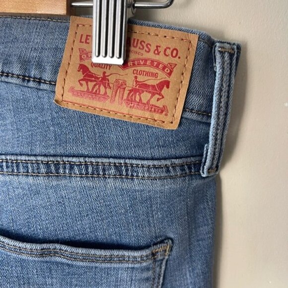 LEVI’S women’s slimming boot cut jeans medium wash mid rise size 30 - Picture 8 of 13